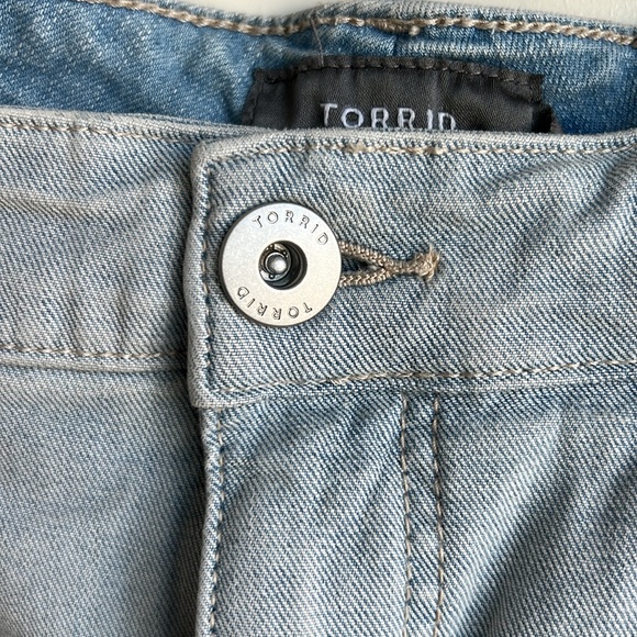 TORRID Contrast Panel Mid Rise Shortie Short - Vintage Stretch - Picture 5 of 16